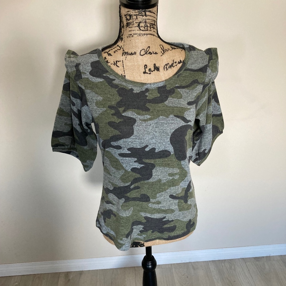 Cleo Petites Camouflage Shirt Sz M